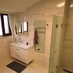 4-bedrooms Luxury Very Close To Lift Apartment