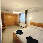 4-bedrooms Luxury Very Close To Lift