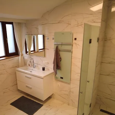 4-bedrooms Luxury Very Close To Lift Apartament