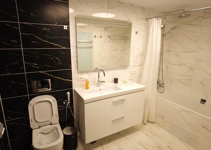 4-bedrooms Luxury Very Close To Lift Apartment