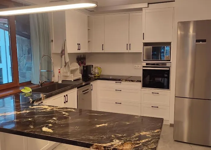 4-bedrooms Luxury Very Close To Lift Apartment