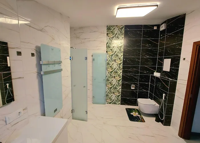 4-bedrooms Luxury Very Close To Lift *