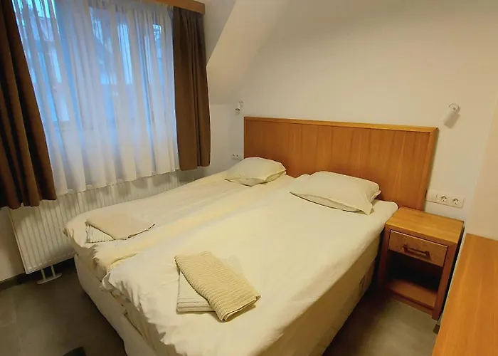 4-bedrooms Luxury Very Close To Lift Apartment