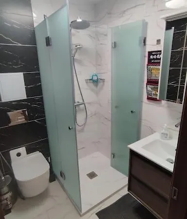 4-bedrooms Luxury Very Close To Lift Апартаменти Бансько