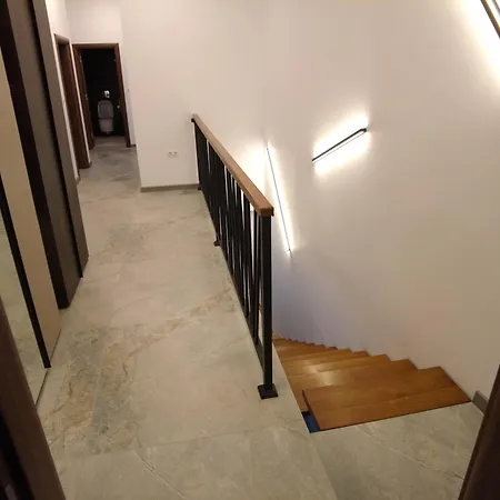 4-bedrooms Luxury Very Close To Lift Апартаменти Бансько
