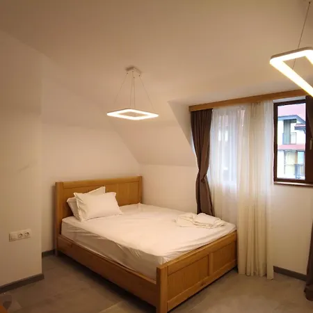 4-bedrooms Luxury Very Close To Lift Апартаменти Бансько