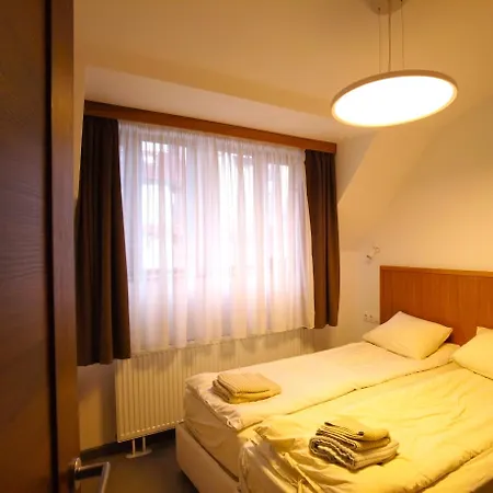 4-bedrooms Luxury Very Close To Lift Бансько