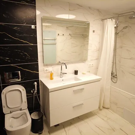 4-bedrooms Luxury Very Close To Lift Διαμέρισμα