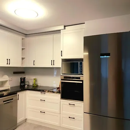 4-bedrooms Luxury Very Close To Lift *